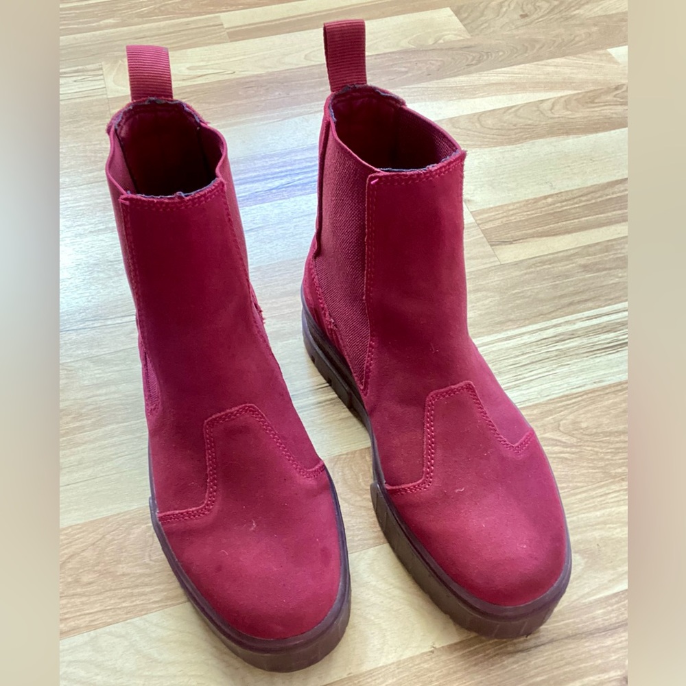Puma Mayze Chelsea boots.  Red/Red.  US size 8.